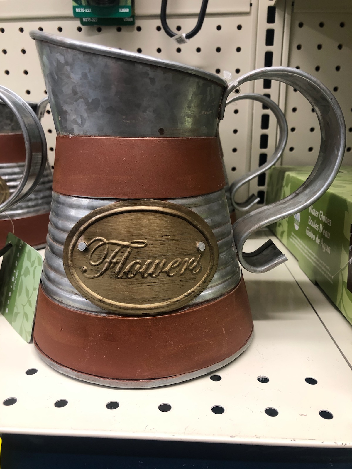 WATERING CAN METAL FLOWERS